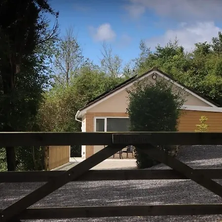 The Lodge At The Elms Keynsham Exterior photo